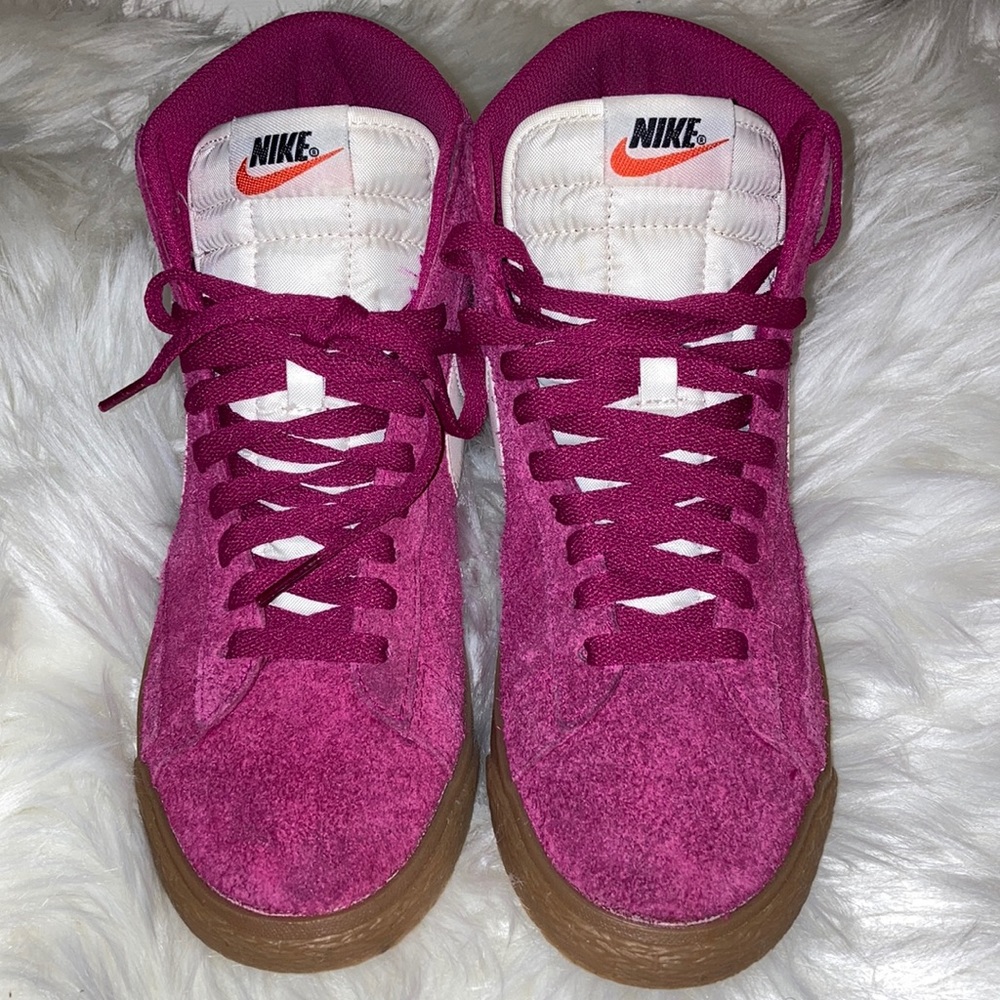 High top gym shoes